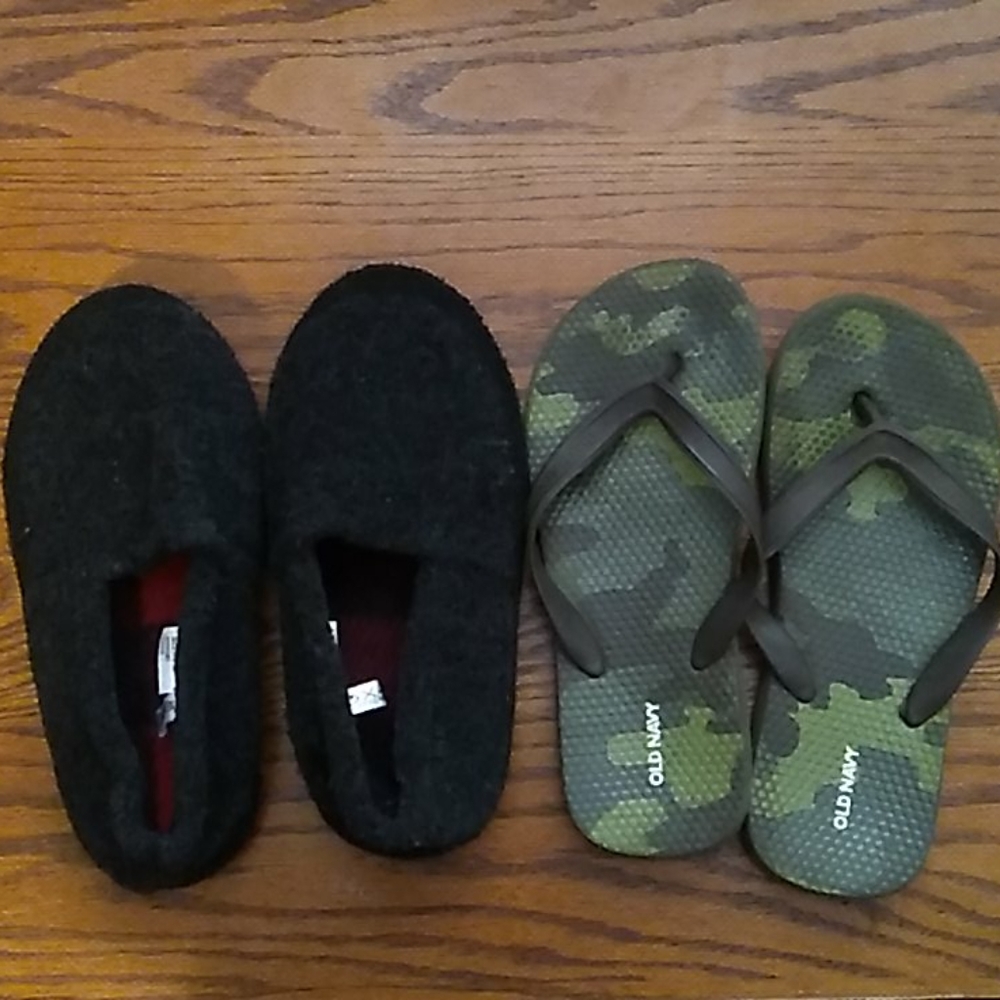 🌻 $8 or 3 for $12 🌻 slippers and sandals